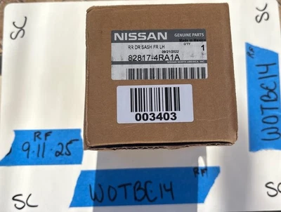 Cinta de marco negra para puerta trasera izquierda genuina Nissan Máxima 2016-2023 OEM Foto 1 de 4