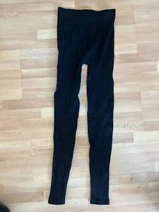 ZARA Damen Leggings klein nie getragen gerippt schwarz - Bild 1 von 3