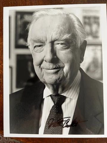 Walter Cronkite Newscaster signed photo with COA Cover