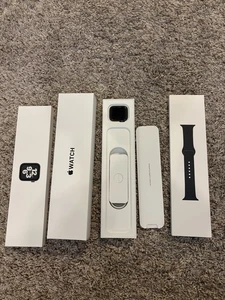 Apple Watch SE 40mm Noir - Photo 1 sur 4