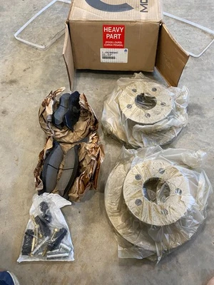 (1) Original NOS Mopar 1999-2006 Jeep Wrangler Front Brake Kit Pack Rotors Pads - Image 1 of 4