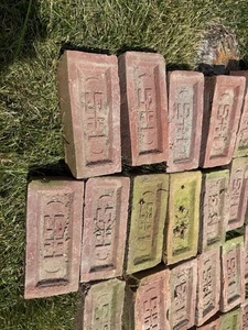 TARJETA DE CUMPLEAÑOS LADRILLO ENVÍANOS EL MENSAJE Y LES ENVIAREMOS UN LADRILLO SIN ENVOLVER - Imagen 1 de 10