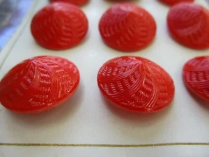 Vintage card of 12 ~ 7/8" Red Swirl Top Glass Buttons~ new/old stock - Picture 1 of 2