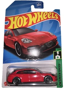 Hot Wheels 2023 #38 - Porsche Panamera Turbo S E-Hybrid Sport Turismo - rot - Bild 1 von 7