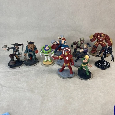 Lote de 11 figuras Disney Infinity 1.0 2.0 3.0, Piratas, Buzz, Avengers, Tron.  Foto 1 de 4