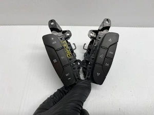 2007-2009 CHEVROLET EQUINOX STEERING WHEEL CRUISE CONTROL SWITCH - OEM - Picture 1 of 8
