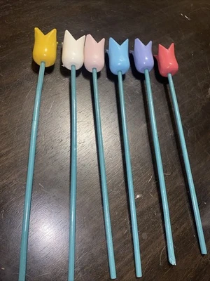 5 encantadoras exhibiciones de jardín de flores de tulipanes de madera talladas y pintadas a mano vintage Foto 1 de 4