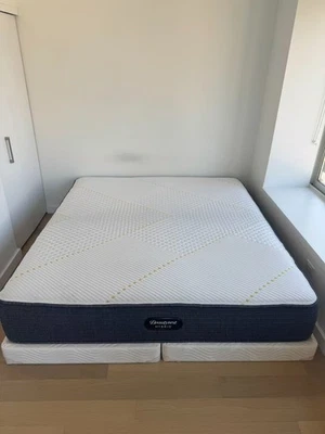 King Simmons Beautyrest Hybrid Level 2 BRX3000-IM Firm + King size foundation - Image 1 of 3