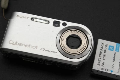 Sony Digital Camera Cybershot DSC-P200 7.2MP Silver Tested - Image 1 of 4