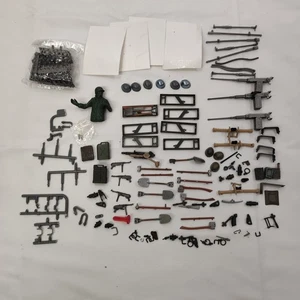 Lotto accessori USA e tedeschi armi World War II Century Toys sc. 1/18 - Picture 1 of 7