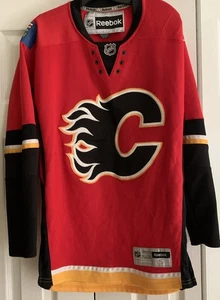 Reebok Jersey Size S 3/4 Sleeve Calgary Flames NHL Red/black Official Licensed - Picture 1 of 9