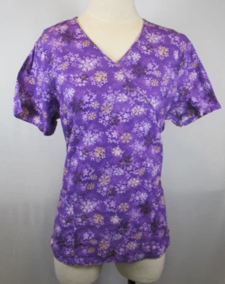 Womens Simply Basic Scrub Top Purple Snowflakes Holiday Winter M Medium EUC - Image 1 of 4