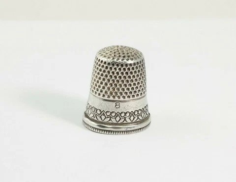 Ketcham & McDougall Sterling Fancy Tulips & Dots Thimble Sz 8 ~ 4.7 Gr Free Ship Cover