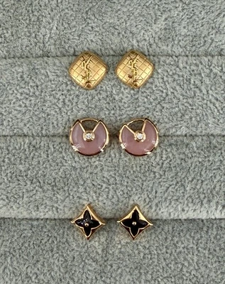 Genuine 18CT Solid Gold Earring Studs - Image 1 of 4
