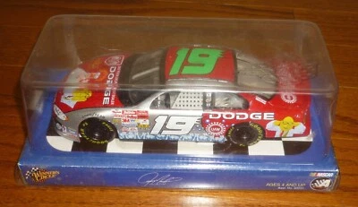 Jeremy Mayfield 1:24 Scale 2002 Dodge Die-Cast #19 car NASCAR Action The Muppets - Image 1 of 2