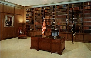 Sala de la Biblioteca Presidencial Abilene Kansas Eisenhower ~ postal sin usar sku271 - Imagen 1 de 2