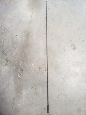 2002 - 2024 GMC SAVANA 3500 FRONT RIGHT SIDE FENDER AUDIO RADIO ANTENNA OEM - Image 1 of 3