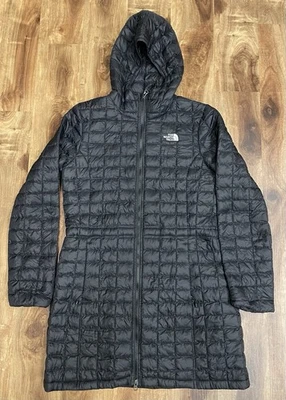 Parka acolchada ecológica negra The North Face Thermoball para mujer - talla mediana Foto 1 de 4