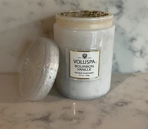 VOLUSPA® BOURBON VANILLE BOUGIE PARFUMEE 5.5 oz / 156g Candle - Picture 1 of 5