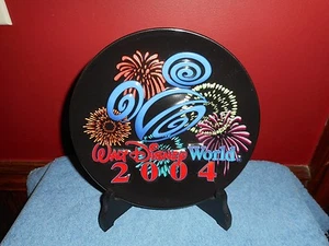 Walt Disney World Souvenir 2004 Celebraciones Coleccionista Plato Negro Fuegos Artificiales - Imagen 1 de 4