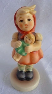 Goebel Hummel Figur Mädchen mit Puppe Nr. 239/B - Picture 1 of 1