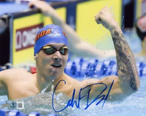 CAELEB DRESSEL SIGNIERT 8x10 FOTO SCHWIMMEN GOLDMEDAILLENGEWINNER OLYMPIADE BECKETT BAS - Bild 1 von 2