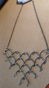 1 Halskette-Collier-silberfarb.-schwarz-klarer-Strass-NEU/UNGETRAGEN-Modeschmuck - Bild 1 von 1