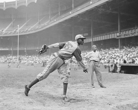 1942 Kansas City Monarchs SATCHEL PAIGE 8x10 Photo Negro League Print HOF 71 Cover