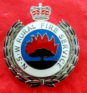 NSW RURAL FIRE SERVICE RESCUE BRIGADES CAP HAT BADGE METAL - Picture 1 of 4
