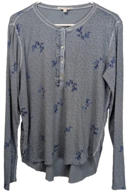 Camisa a lunares Henley manga larga con volantes floral L gris Lucky Brand para mujer Foto 1 de 4