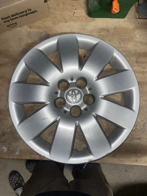 "Cubierta de rueda tapacubos Toyota Corolla LE 2003-04 15"" 42621-AB060-A" Foto 1 de 4