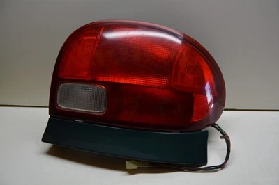 95-01 CHEVROLET GEO МЕТРО ПРАВОЙ ПАССАЖИРСКОЙ СТОРОНЕ ЗАДНИЙ ФОНАРЬ OEM, 166-60244 - Изображение 1 из 4