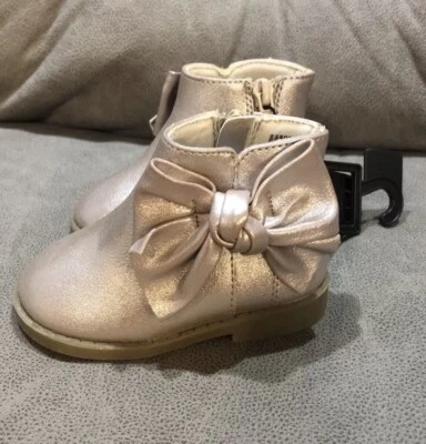 Botas con lazo brillantes Garanimals para niñas pequeñas color rubor talla 4 Foto 1 de 4