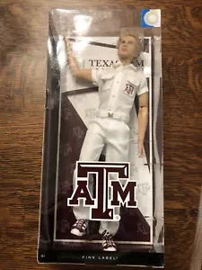 Texas A&M Aggies Yell Leader Ken Barbie Puppe Cheerleader NRFB 2012 Neu in versiegelter Verpackung - Bild 1 von 9