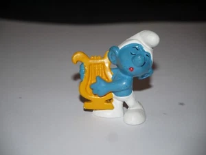 PEYO FIGURINE SCHTROUMPF MUSICIEN JOUE DE LA HARPE  - Imagen 1 de 3