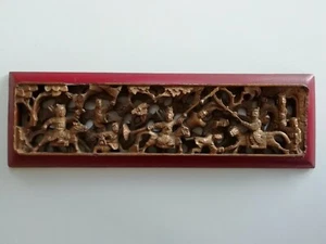 ANTIQUE CHINESE CARVED WOOD PANEL DEPICTING FIGHTING WARRIORS - RED & GOLD - - Picture 1 of 12