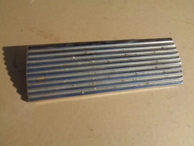 1964 Chevy Chevelle Malibu SS lanterna traseira divisória acabamento mão direita 4410010 RHE - Imagem 1 de 4