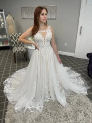 Elegant Wedding Dresses Scoop Neck Sleeveless A Line Light Champagne Bridal Gown - Image 1 of 3