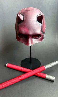 Máscara Daredevil, palos Billy, + soporte de metal ¡Juego de réplica! ¡Nunca exhibido o usado! Foto 1 de 4
