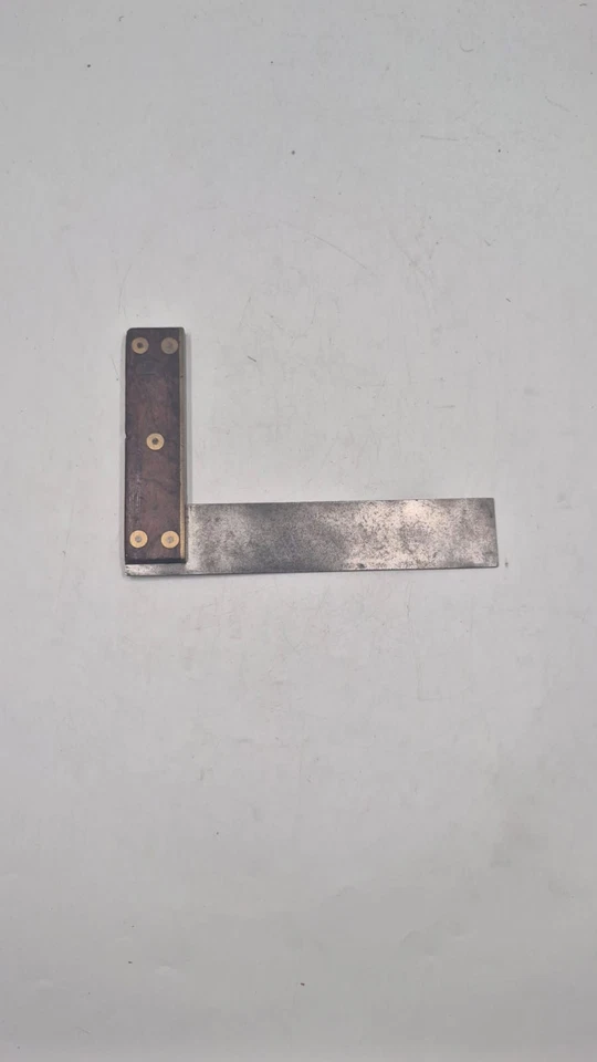 Ancienne équerre de menuisier ou d'ingénieur - Photo 1/1