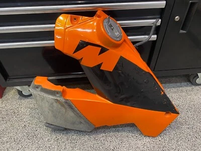 KTM 950 ADVENTURE 2005 lado izquierdo tanque de gasolina depósito de gasolina OEM KTM Foto 1 de 4