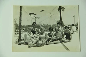 Vintage Photo Pretty Ladies in Bathing Suits Posing 7" x 5" Summer - Picture 1 of 4