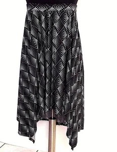 Handkerchief Hemline 2X Skirt Black White Slip-On Short Front Catherines - Picture 1 of 5