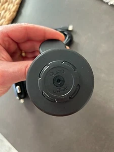Support Quadlock pour event de voiture + charge induction - Photo 1/3