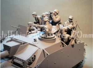 1/16 RESIN FIGURE World War Two Tank Soldiers 8 Persons Unpainted Unassembled - Picture 1 of 4