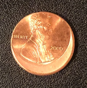 2000 Lincoln Cent MINT ERROR 15% Off Center Memorial Penny Coin - Picture 1 of 2