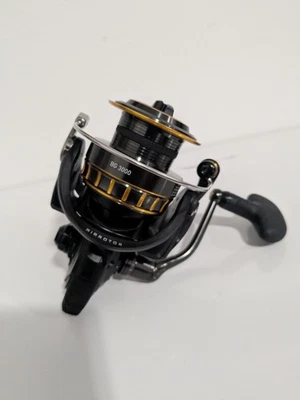 Carrete giratorio Daiwa BG3000 negro/dorado pesca de alta resistencia NUEVO SIN CAJA Foto 1 de 4