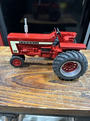 FARMALL INTERNATIONAL 706 TRACTOR DIÉSEL 1/16 NF llantas de metal neumáticos Firestone Foto 1 de 4