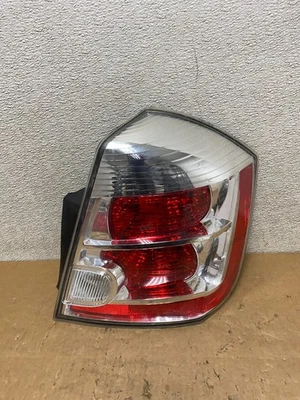 Оригинальный правосторонний задний фонарь для Nissan Sentra 2007–2012 годов выпуска V5660 DW - Изображение 1 из 4