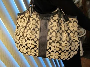Bolso de Mano Coach Devin Signature a Rayas Negro/Blanco Nuevo - Imagen 1 de 11